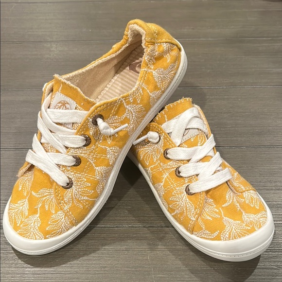 ROXY Bayshore Floral Canvas Sneakers - Picture 1 of 12